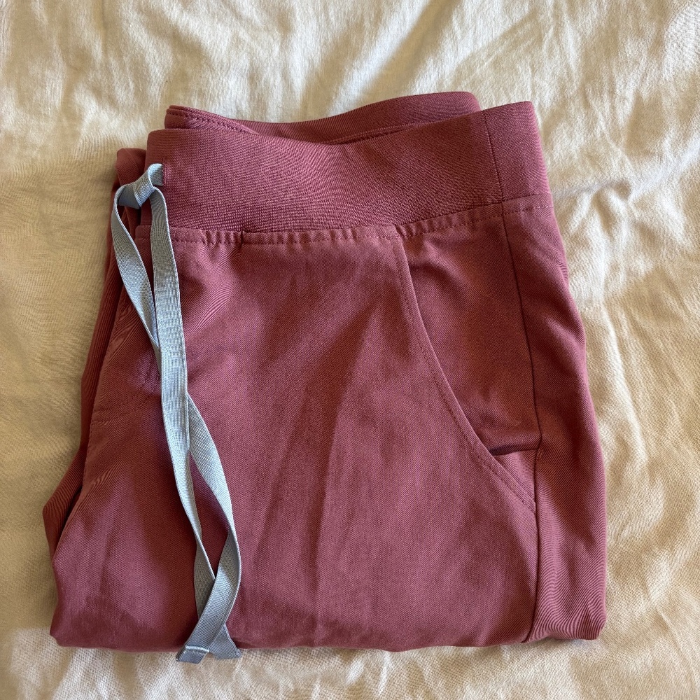 Figs scrubs